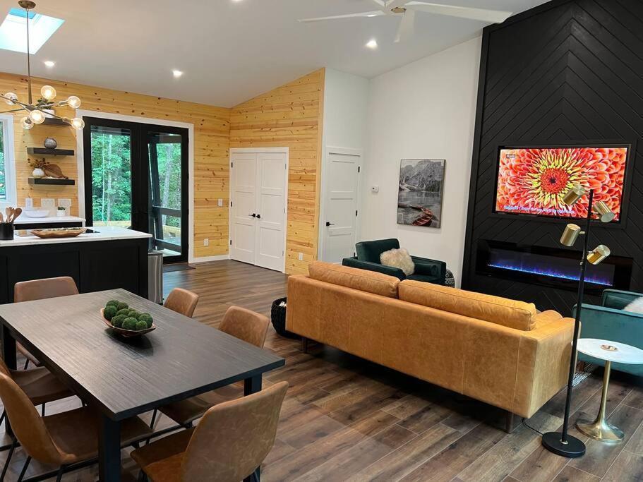 Вілла Modern Mountain Getaway With Hot Tub, Fire Pit Sautee Nacoochee Екстер'єр фото